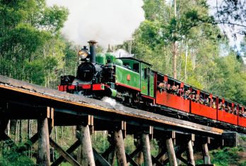 【18、19号特惠】墨尔本普芬比利蒸汽火车+菲利普岛一日游【霍格沃兹同款蒸汽火车！穿梭丹顿农山脉，打卡网红栈桥。坐在窗边手脚伸出，感受梦幻童话般的自然之旅。】