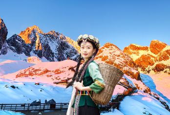 丽江玉龙雪山+蓝月谷一日游【8人团丨官方票丨无需抢票丨大氧】【[安心出行]索道套餐官方出票，无需自行抢票，真正放心出行；除雪山停开等情况，未出票退一赔一！】