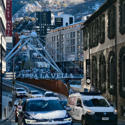 西班牙中文包车|安道尔公国购物与比利牛斯山风光一日游