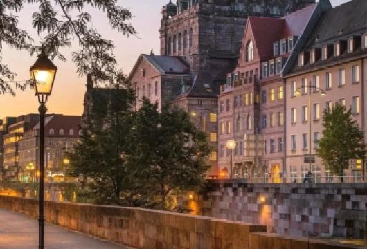 德国纽伦堡市区-纽伦堡城堡-圣塞巴都堂可周边包车-精选【专属客服和本地中文司机，一家一团包车】