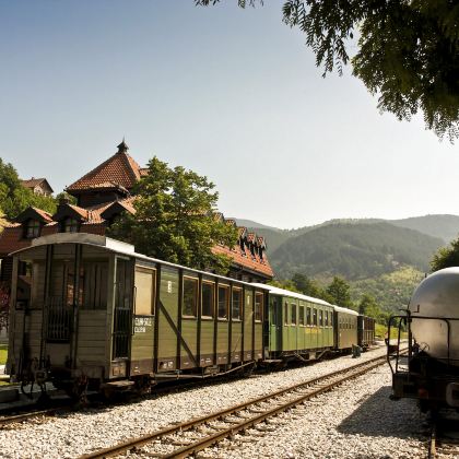 德里纳河屋+木头村+萨尔干8号小火车一日游【贝尔格莱德往返】