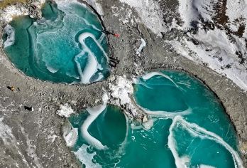 【兰州出发】岗什卡雪峰景区+大本营+七彩瀑布+连心湖一日游 【赠体验活动：骑马拍照+射箭+藏服】