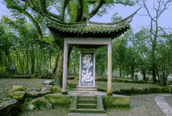 12人小团|绍兴兰亭景区半日游【含门票+导游讲解+赠文创】【1、寻古人足迹，忆往昔曲水流觞之趣，赏王羲之笔下的兰亭秘境！】