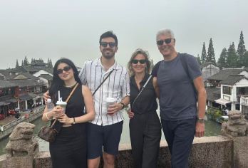 上海朱家角古鎮+上海影視樂園一日游（可自選中文/英文拼團）【下午闖入上海影視樂園，瞬間切換至1920年代老上海街景】