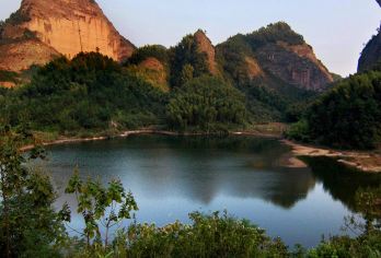 【浪漫武义】金华武义纯玩一日游·武义古城·大红岩·满45人发【跨越大红岩空中走廊，近在咫尺的丹霞地貌；走进武义古城，梦回东吴。】