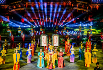 洛阳白马寺+洛阳【凤舞神都】实景演出（赠送九州池门票）一日游【包含白马寺、九州池门票、凤舞神都三大景区门票（两天以内用均可）】