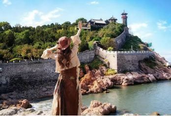 蓬莱阁+文成成堡+登州博物馆+金沙滩孤独的鲸私家团包车一日游【安心出游一团一车总社发团，24小时贴心管家服务，汽车站、轮渡码头、火车站及市区上门接送。】