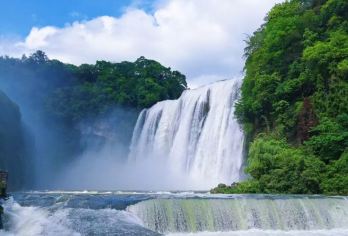 黄果瀑布一日游|小团出行 自由又省心【私家团包车+上门接送】【专车司机服务接送 私家团让你深度游览黄果树瀑布 天星桥 陡坡塘三景点享受自然之美。】