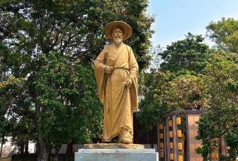 海南儋州海南热带植物园+千年古盐田+海花岛一日游-可英文服务【千年盐田绘潮汐艺术，植物园藏雨林密码，海花岛炫现代奇观，儋州三韵醉游人。】