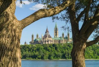 加拿大渥太华国会山+拜沃德市场一日游/-行程可调-可定制【专属客服和本地中文司机，一家一团包车】