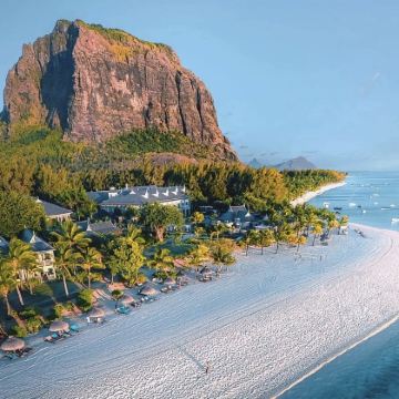 莫纳山半岛+弗利康弗拉克海滩+夏马尔七色土与瀑布｜包车一日游