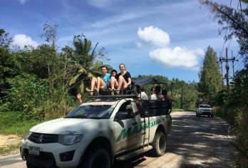 苏梅岛4X4越野车环岛探险之旅：信他和信亚+纳芒瀑布一日游【乘坐越野车出行在丛林里尽情撒欢，翻山越岭超刺激】