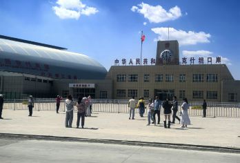 中国西极石碑+天山昆仑山交汇+贝壳山+西极村斯木哈纳村一日游【拼车6人小团，纯玩无自费，出发前一日无损退】