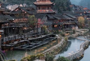 贵阳往返·乌江寨一日游｜闯入千与千寻的避世秘境【中文包车，沟通无碍，深度体验，行程可调】