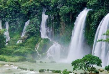 崇左德天跨国瀑布+明仕村1日游【含门票+午餐，全程店】【边走进边境山水画廊，体验中越民族风情，领略跨国瀑布壮美】