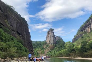 【1-12人品质团】武夷山九曲溪竹筏+印象演出（可选）一日游【[享受贴心 · 省心游] 酒店接送+景区内交通覆盖，畅玩武夷山、九曲溪漂流，印象大红袍演出好位置】