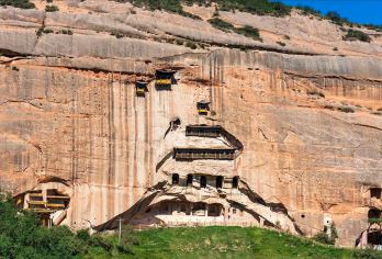 张掖 马蹄寺石窟+金塔寺/丹霞一日游【包车+拼车/上门接送】【[出行无忧]市区内所有酒店上门免费接送，沉浸式体验，让每一位客人出行更加舒心】