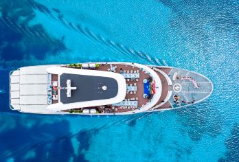 鹦鹉螺号游轮：岛屿观光、自助午餐和海底漫步体验【丰富多彩的全天行程：从浮潜、游泳到刺激的水上运动，提供全方位的体验。 包含接送服务：在阳东和安泰中心区域提供便捷的接送服务（根据政策规定）。 优质海鲜自助餐：享用种类丰富的自助午餐，确保您精力充沛地迎接一整天的探索之旅。】