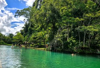 老挝万荣品质纯玩一日游【穿越从林+皮划艇+泻湖1-11人团】【被称为“小桂林”的万荣，山清水秀， adventure 爱好者的宝藏地！】