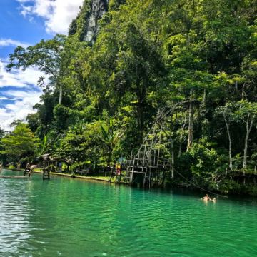 老挝万荣品质纯玩一日游【穿越从林+皮划艇+泻湖1-11人团】