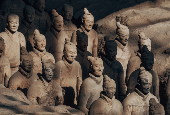 【纯玩小团】西安秦始皇帝陵博物院(兵马俑)+华清宫一日游【[真纯玩0消费]全程无购物、无车销，不做任何自费推荐，销一赔百；让您享无干扰的沉浸式游玩参观】