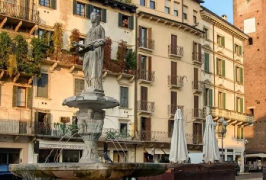 意大利米兰往返维罗纳-浪漫人文线《罗密欧与朱丽叶》包车-精选【专属客服和本地中文司机，一家一团包车】