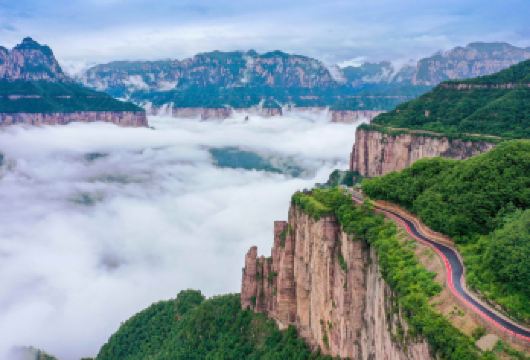 中国河南新乡回龙天界山景区一日游【回龙天界山一日游】【挂壁公路、峡谷云海、云峰画廊、避暑圣地，天界云梯飞拉达，惊险刺激总有一款适合你。】