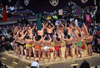 大相扑观赛之旅：东京赛场・两国国技馆・附赠趣味相扑周边商品【我们已为您准备好难以入手的东京大相扑（两国国技馆）观赛门票！】