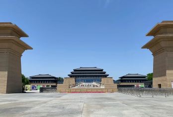 历博秦汉馆半日游【省心|防蹭听耳麦|4展厅|大咖2H讲解|】【带领您深入秦汉馆的四大核心展厅，涵盖 “天下同一 秦汉文明主题展”，领略秦汉时期政治、经济、文化】