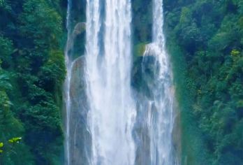 广西百色古龙山大峡谷+通灵大峡谷+吉星岩景区一日游可英文服务【可提供英文及小语种导游服务-往返接送-可选导游-可代订门票】