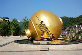 贵州茅台镇+遵义会议会址一日活动【贵阳出发】【参观盐津河景区、过国酒门、感受酱酒文化的魅力】