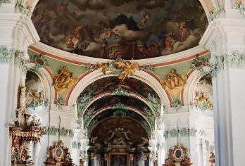 苏黎世出发一日游：圣加仑+列支敦士登【探秘圣加仑千年图书馆，漫步列支敦士登首都，盖戳护照，一日穿越两国风情】