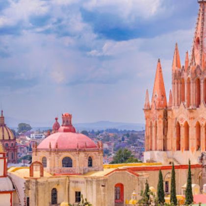 Parroquia de San Miguel Arcangel+杰苏亚雷斯公园一日游