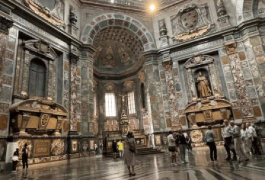 意大利佛罗伦萨圣母百花大教堂+老桥欣赏日落【私家包车】【尊享一对一高端行程定制，豪华包车专属礼遇，专业旅行顾问24小时恭候垂询。】