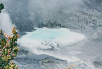 【中文司机包车游】雅加达+覆舟火山+火山芝阿特温泉【中文司机+酒店接送+贴心管家[畅游80+国家，800+城市]】
