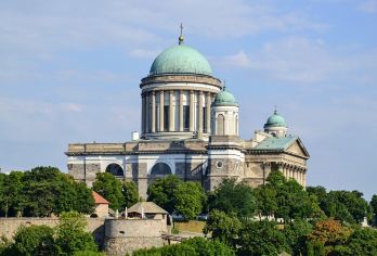 布达佩斯周边艺术历史三小镇包车一日游【布达佩斯出发当日往返，多瑙河特色三小镇，艺术小镇圣安德烈+历史名城维谢格拉德+匈牙利旧都埃斯泰尔戈姆】