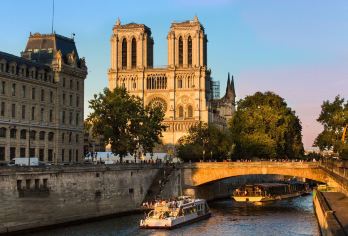 法国巴黎莎士比亚书店巴黎圣母院卢浮宫凯旋门香榭丽舍大街一日游【[精致小团]2-8人精致小团，人少才能玩得更畅快！】