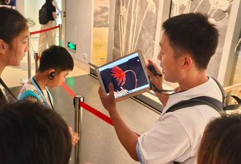 【金牌说】南京博物院讲解 3H人工讲解中高级导游15人小团【[中高级导游团队]他们博古通今，幽默睿智，善于挖掘文物背后的故事，引经据典讲解盛世江南皇家珍宝；】