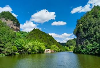 【小白龙甄品】麦积山石窟+仙人崖/导游登窟耳麦讲解/上门接送【[文化自然双遗产]石窟艺术+山水秘境（上午探访千年麦积，下午漫步仙人崖，穿梭三崖五峰六寺天然画廊）！】