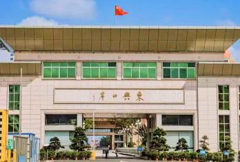 广西防城港东兴国门景区+金滩+大清国界一号碑一日游（私家团）【真纯玩、周末放松好去处、在边境看大海、海洋民族-京族聚居地、一眼望两国的魅力小城、正宗越南咖啡等着你】