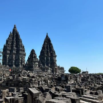 日惹普兰班南+默拉皮火山【含门票 火山吉普车 英文司机】