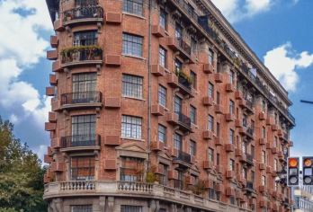 上海武康路+城隍庙+豫园+南京路步行街+外滩一日游【欣赏街边的梧桐和文艺小店，感受老上海的情调】