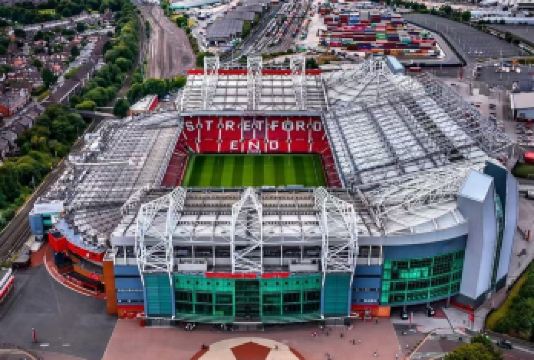 英国曼彻斯特曼联俱乐部+市政厅+工业博物馆+凯瑟克峡谷一日游【高效连接工业遗产与自然保护区，轻松往返峰区崎岖山路，免去多次转乘耗时】