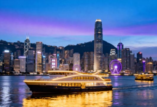 香港故宫文化博物馆+太平山顶+夜游维港+落日飞车20人一日游【20人精品小团，避免大团拥挤与等待，轻松畅游香港精华景点，节奏舒适自在。】