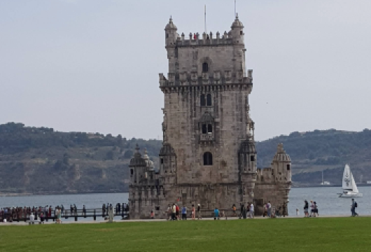 葡萄牙里斯本无花果树广场-里斯本主教堂【中文专车-惬意舒适】【中文专车出行，行程自己定义，无需等待，专属贴心服务，尽享惬意旅程】