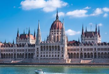 匈牙利布达佩斯-往返维也纳-双国一日打卡｜包车专线-中文司导【[中文司导可选]提供基础接送，满足不同旅客需求】