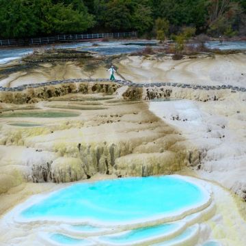 丽江+虎跳峡+哈巴观景台+白水台8人小团一日游纯玩