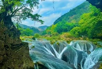 【贵阳起止】2+1陆地头等舱黄果树瀑布、天星桥、陡坡塘1日游【2+1陆地头等舱，全团不超过32人，全车标配USB充电接口，让您的旅程“电”无忧】