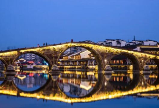 【一眼千年·全景运河】杭州塘栖古镇+临平公园一日游【塘栖古镇慢生活一日｜逛博物馆避暑·登公园览城｜8小时包车随停随拍】