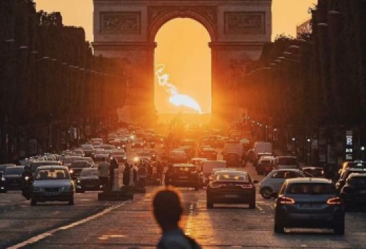 【法国巴黎市区经典景点】-中文司导-定制化服务一日游【中文服务：华人司机，无语言障碍，熟悉路线】